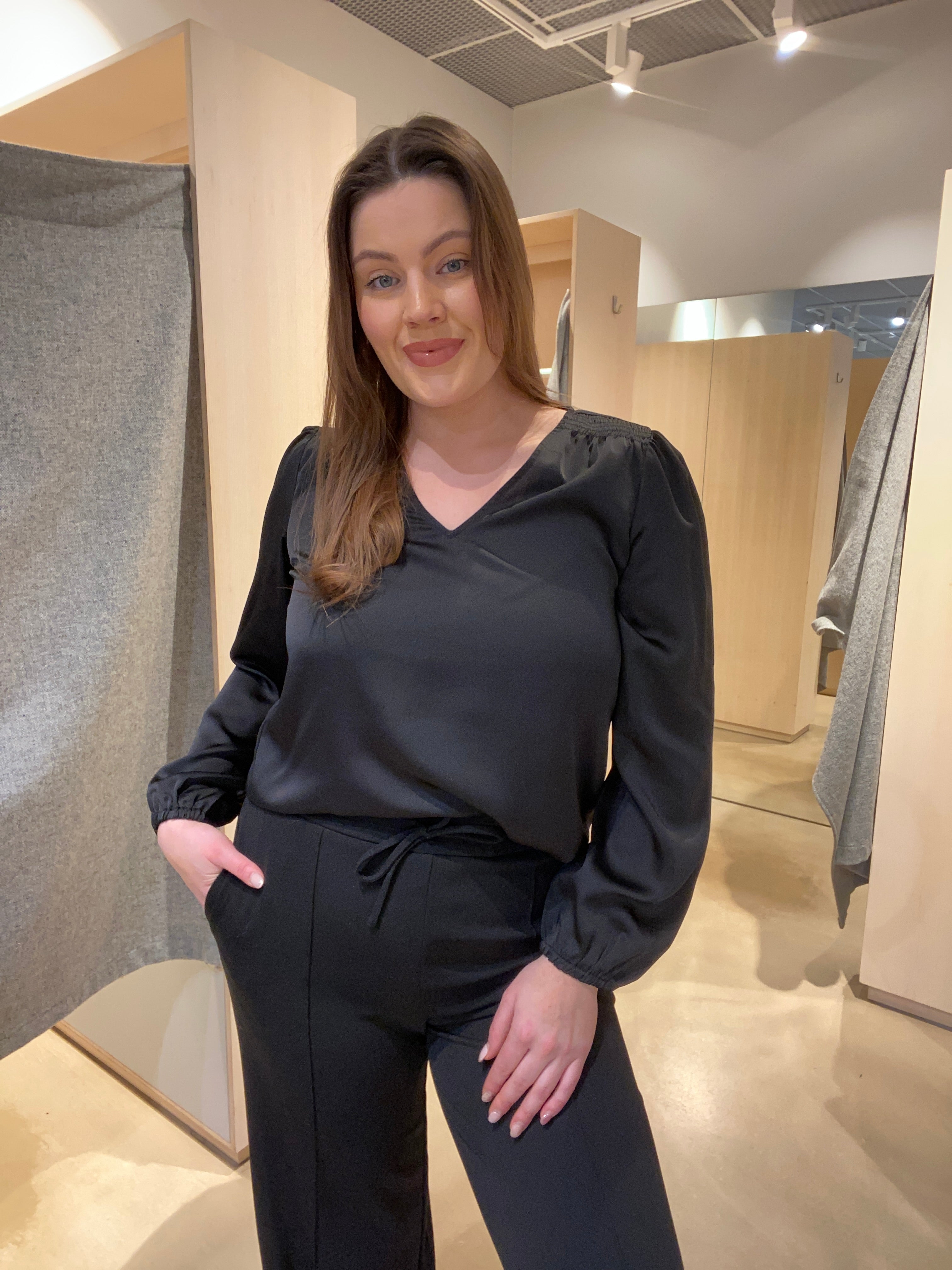 VIELLETTE Top - Black